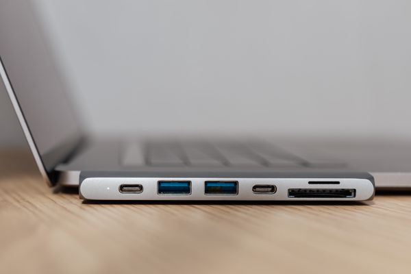 Universal USB-C Hub (Space Grey)